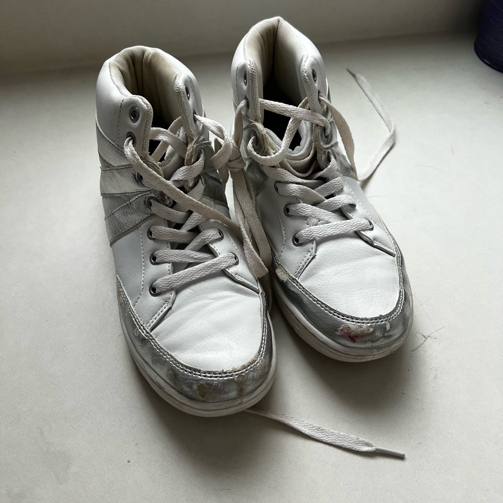 sneakers